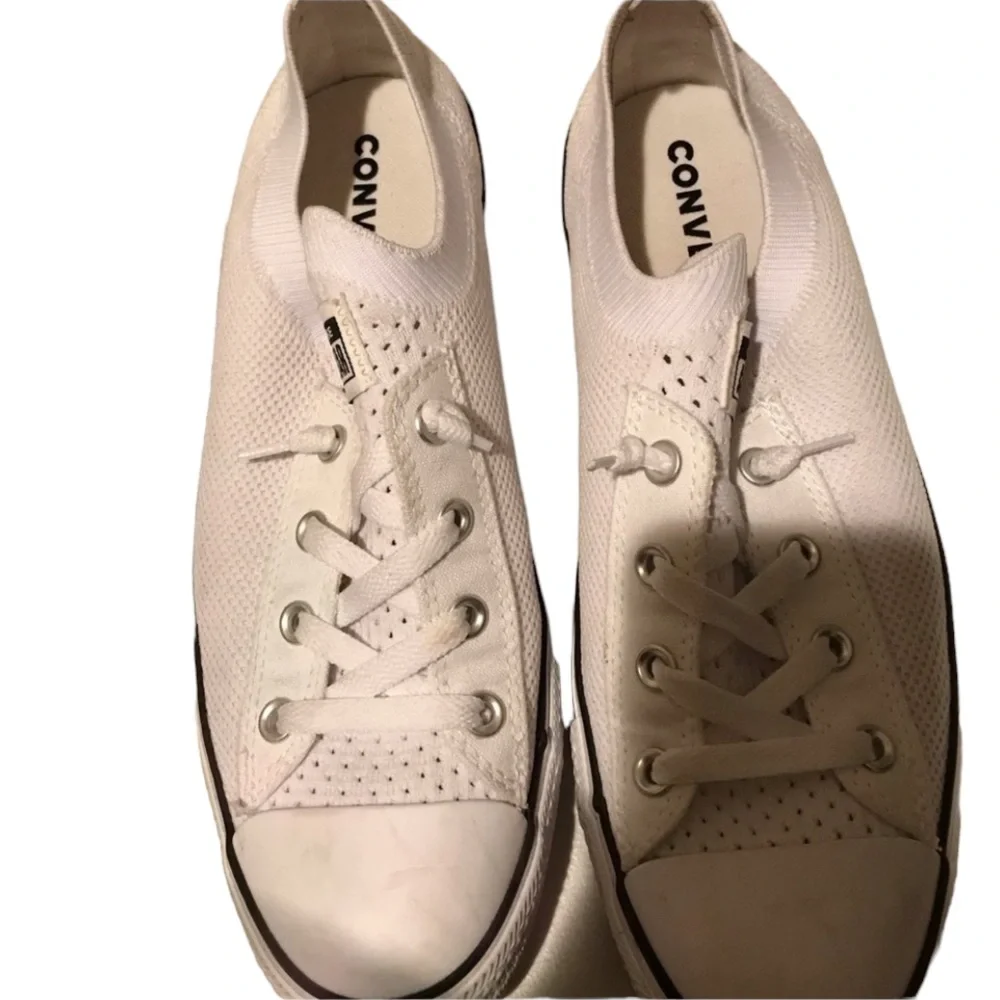 Converse size 10.5 white sneakers like new with a sock like look - Picture 1 of 11